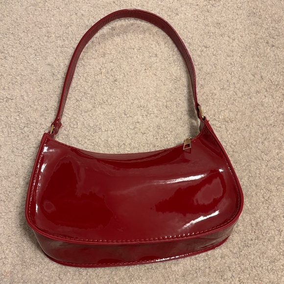 Elegant Red Patent faux Leather Shoulder Bag - Picture 1 of 3
